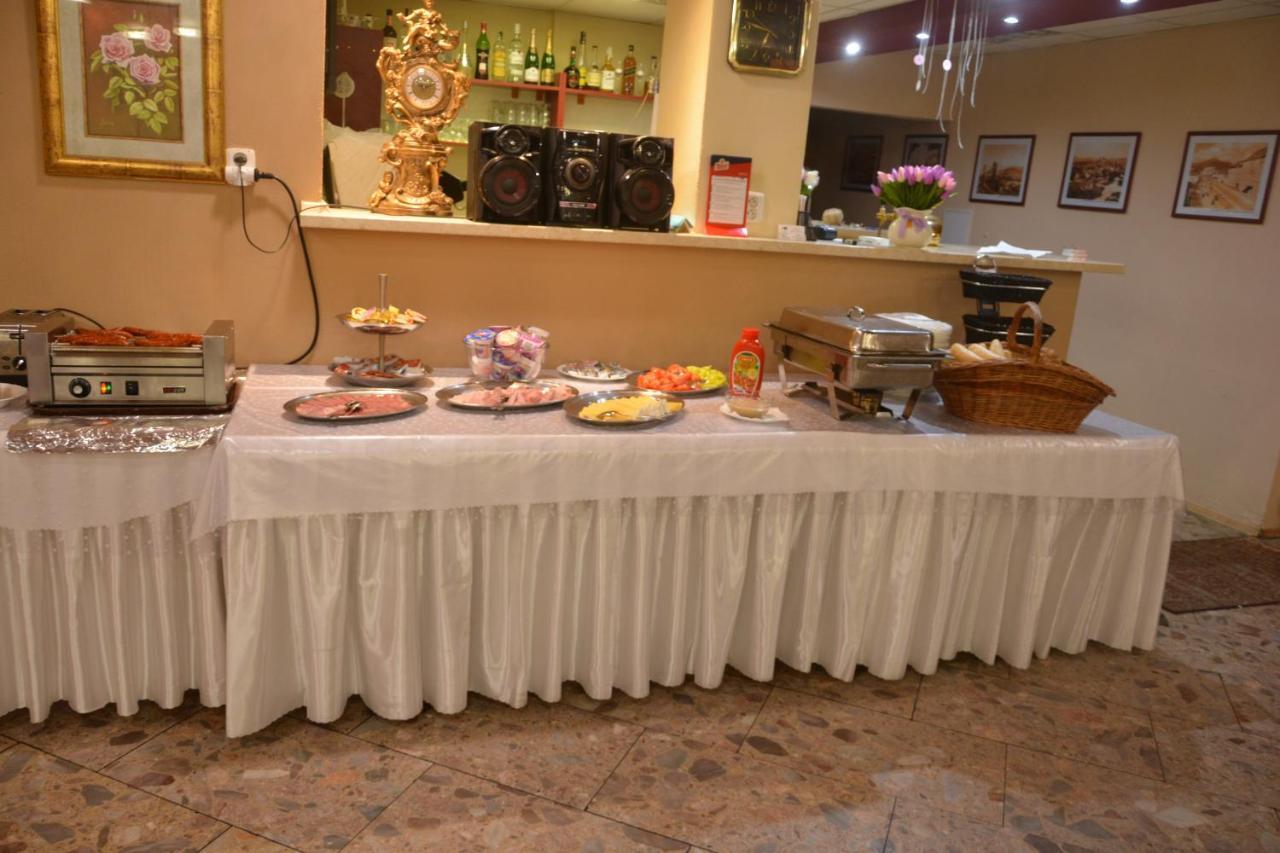 Hotel Oko نيترا المظهر الخارجي الصورة